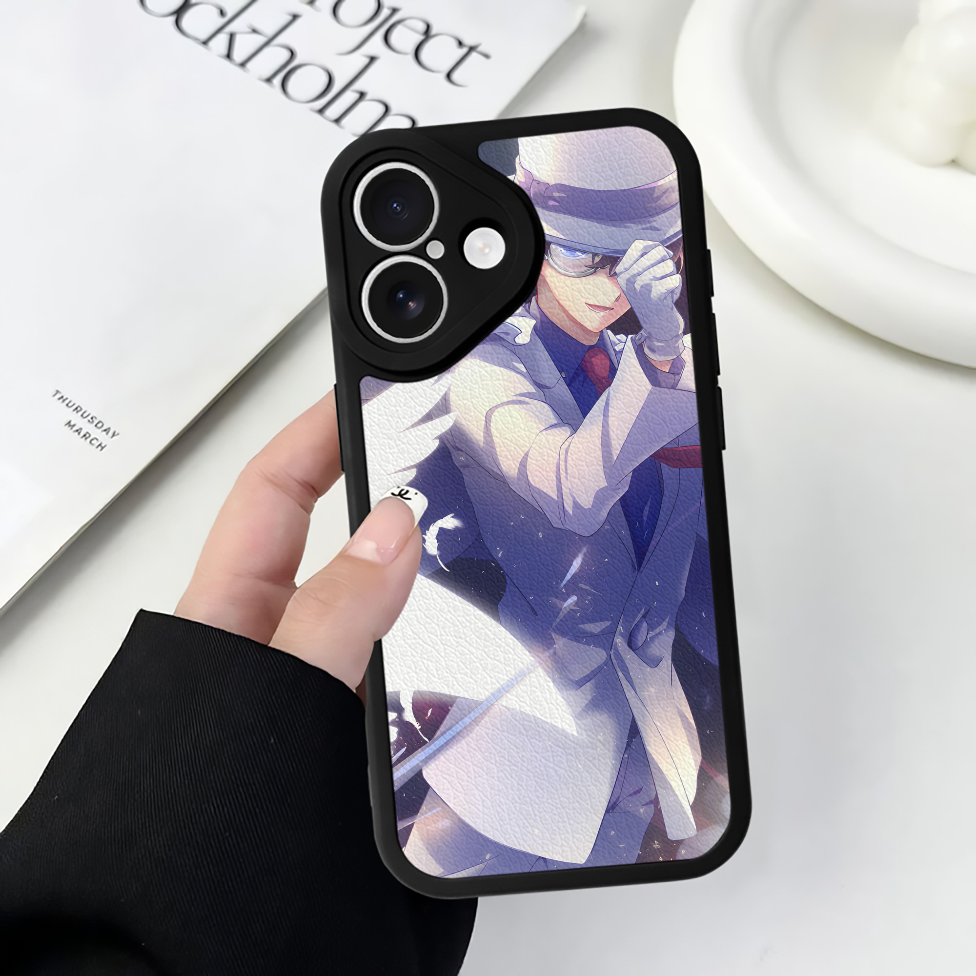（画像用） 名探偵コナン Detective Conan 【iPhone 16シリーズ対応】シリコンスマホケース（レザー調） 材質：シリコン